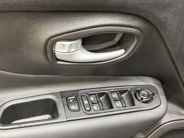 Used 2023 Jeep Renegade Latitude image 22