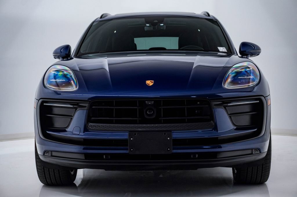 Certified 2025 Porsche Macan image 6