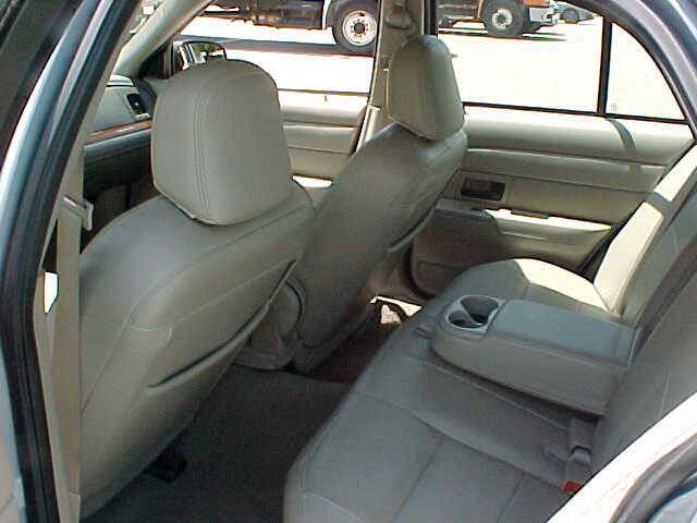 Used 2007 Ford Crown Victoria LX RWD image 16