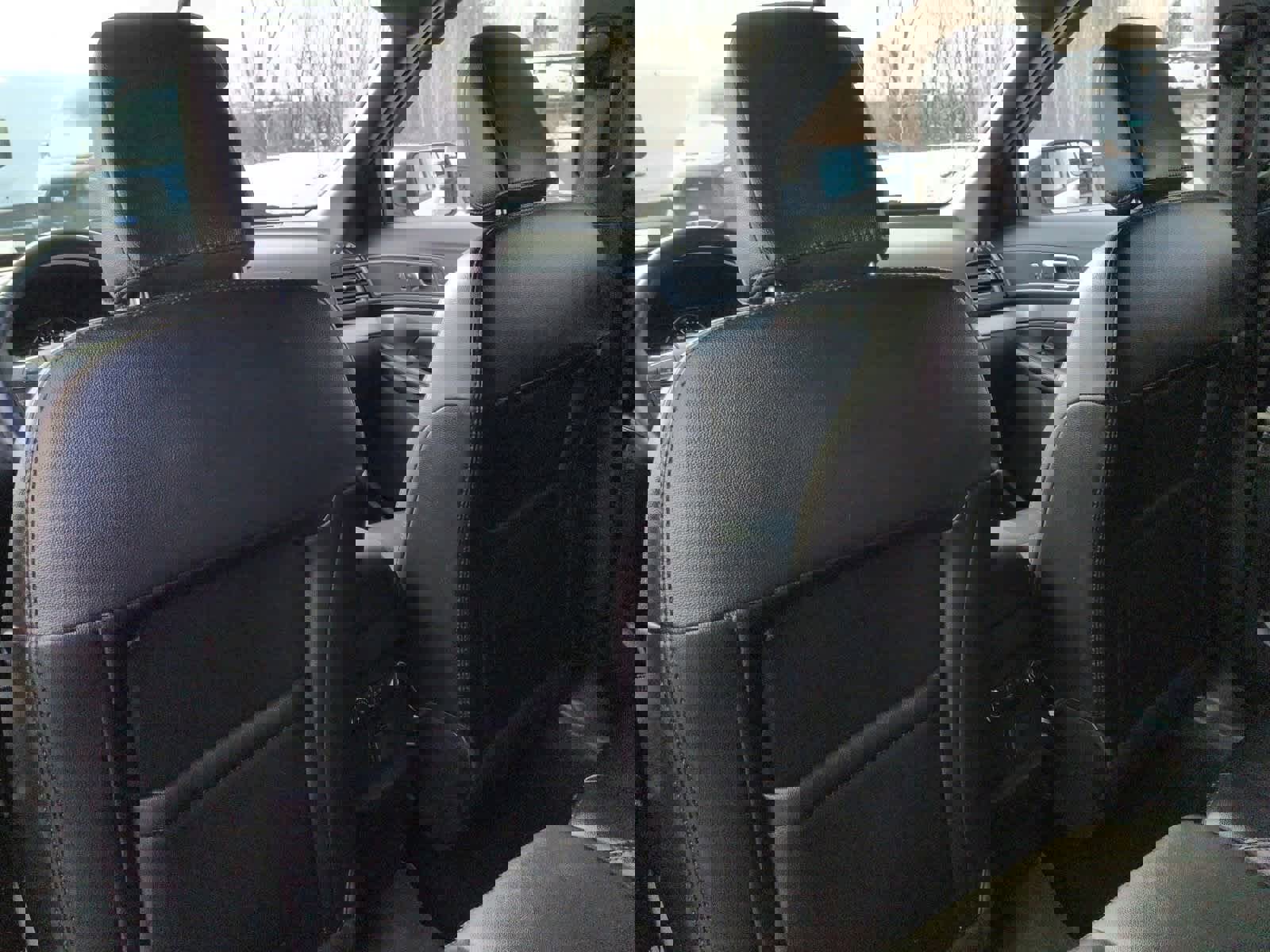 Certified 2018 Ford Explorer XLT w/ Equipment Group 202A image 19