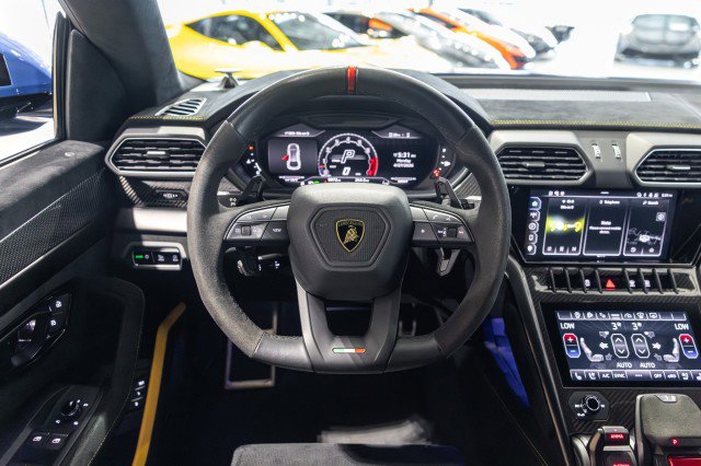 Used 2024 Lamborghini Urus Performante AWD/4WD image 50
