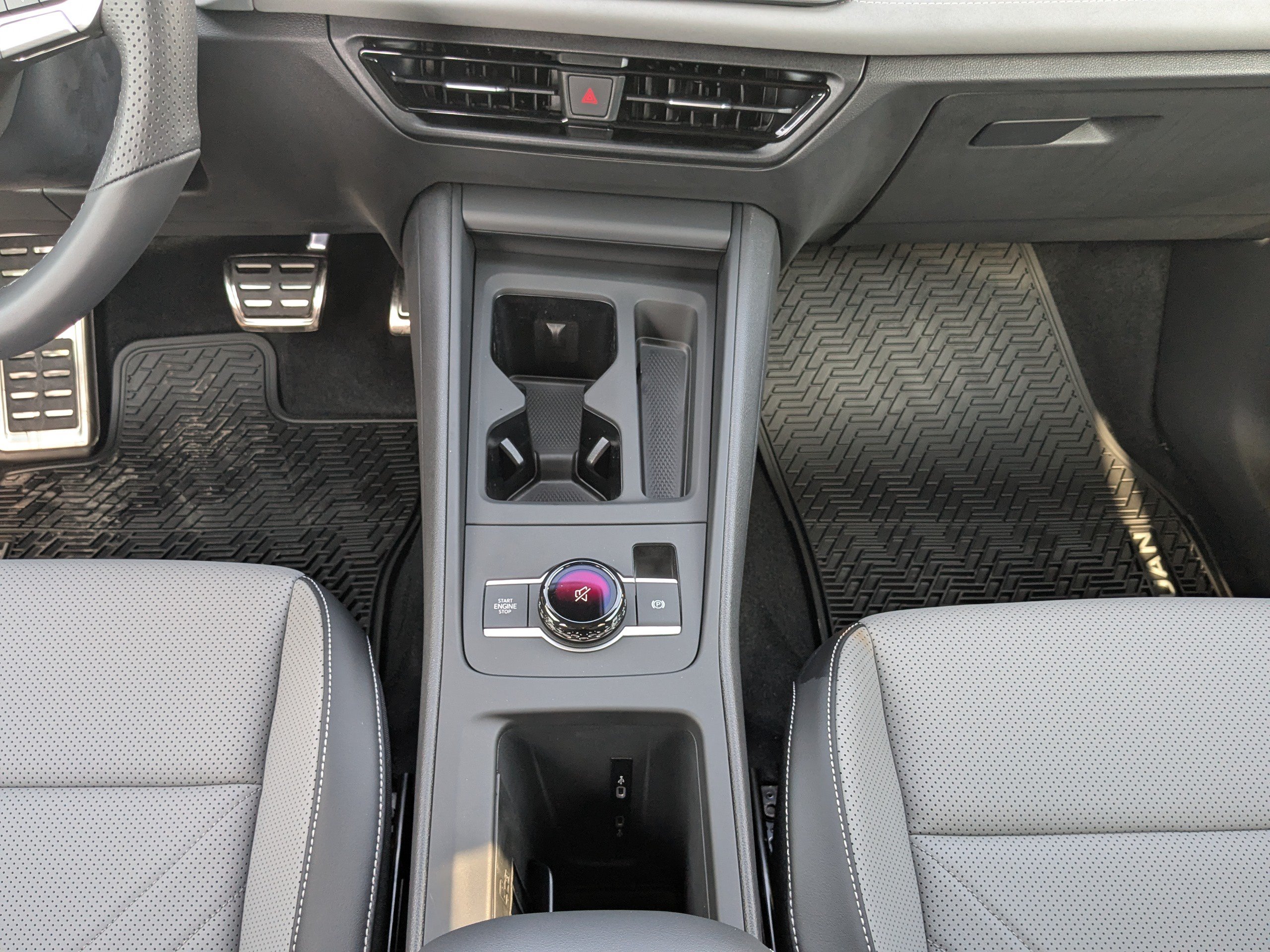 New 2026 Volkswagen Tiguan SE R-Line FWD image 19