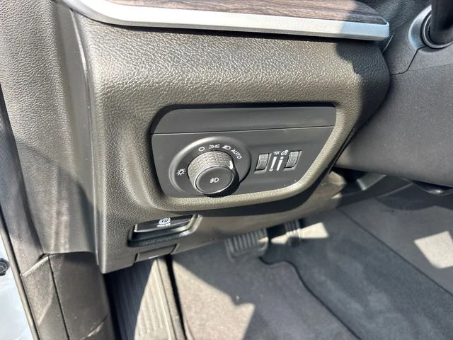 Used 2023 Jeep Grand Cherokee Limited AWD/4WD image 16