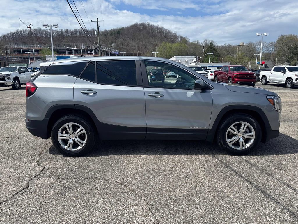 Used 2024 GMC Terrain SLE AWD/4WD image 6
