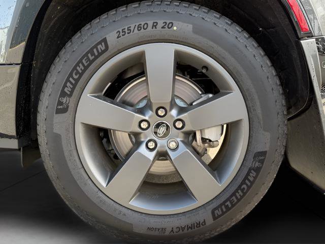 Certified 2025 Land Rover Defender 90 X-Dynamic SE image 12