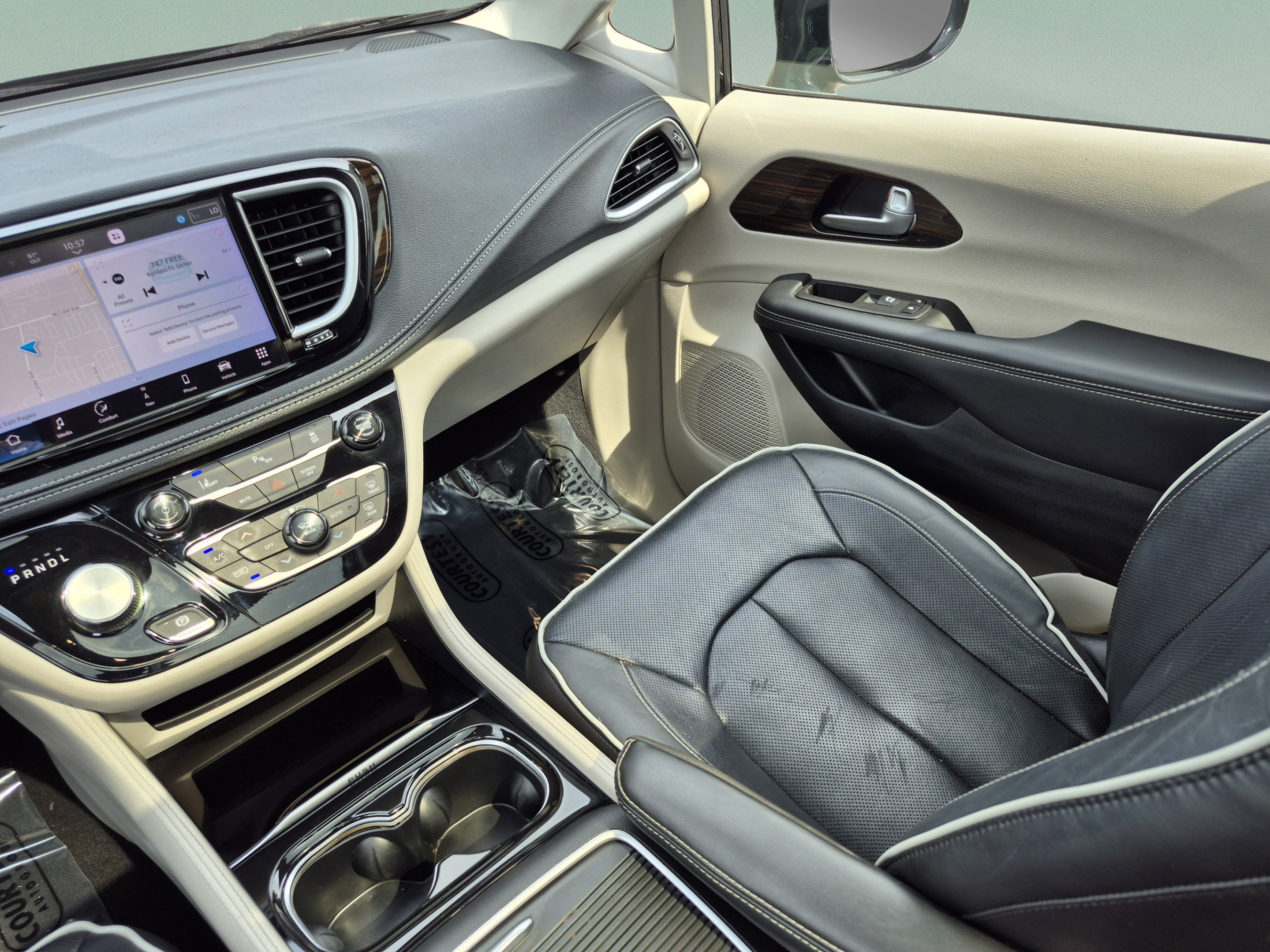 Used 2023 Chrysler Pacifica Limited FWD image 16