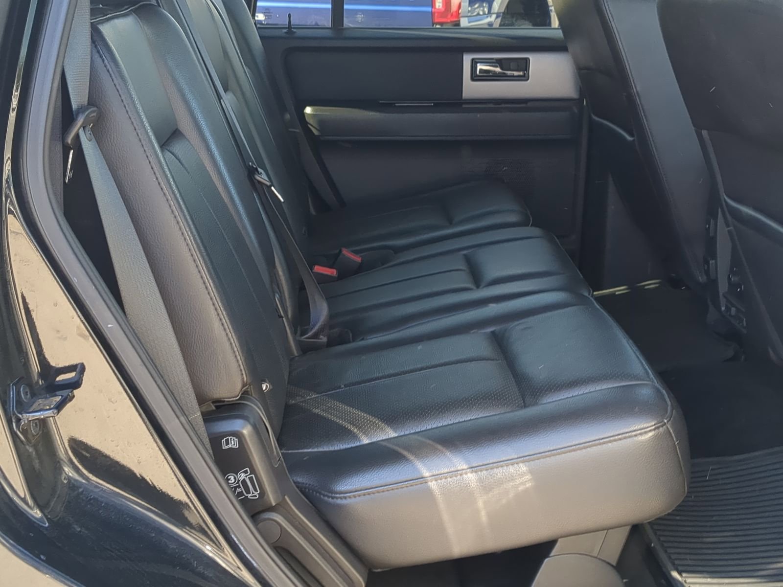 Used 2011 Ford Expedition Limited image 24