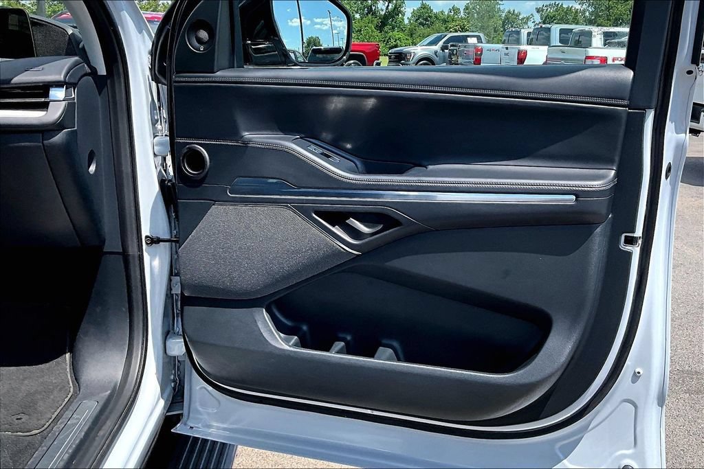 Used 2025 Lincoln Navigator L Reserve AWD/4WD image 30