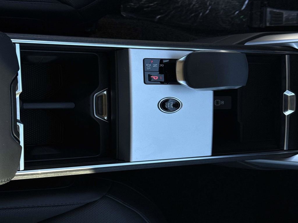 New 2025 Land Rover Range Rover SE image 33
