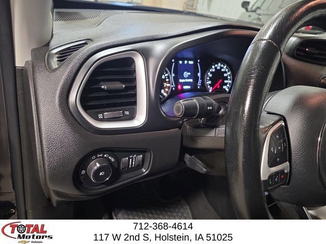 Used 2018 Jeep Renegade Latitude w/ Cold Weather Group image 15