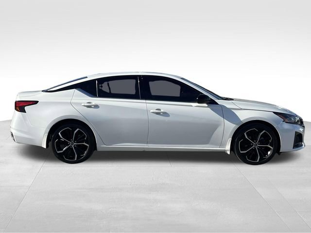Used 2023 Nissan Altima 2.5 SR w/ SR Premium Package image 8