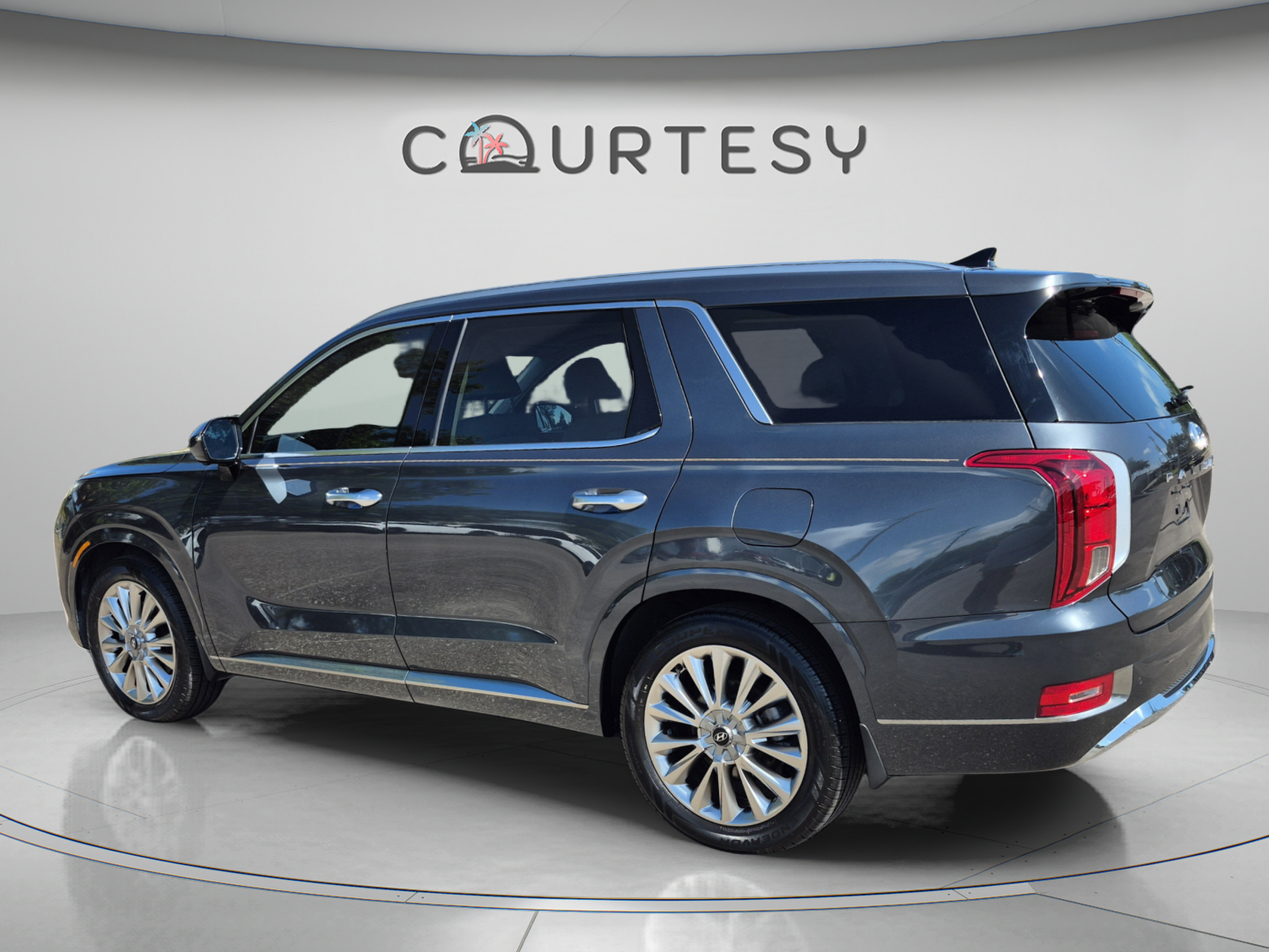 Used 2020 Hyundai Palisade Limited FWD image 3