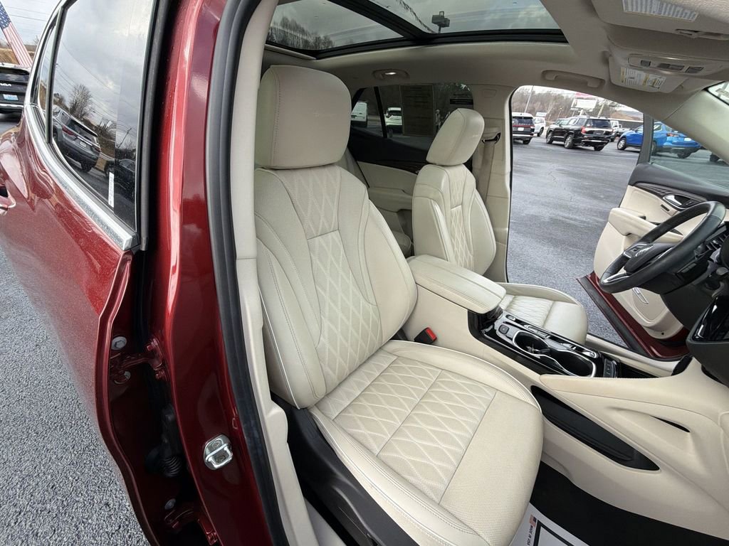 Used 2023 Buick Envision Avenir image 31
