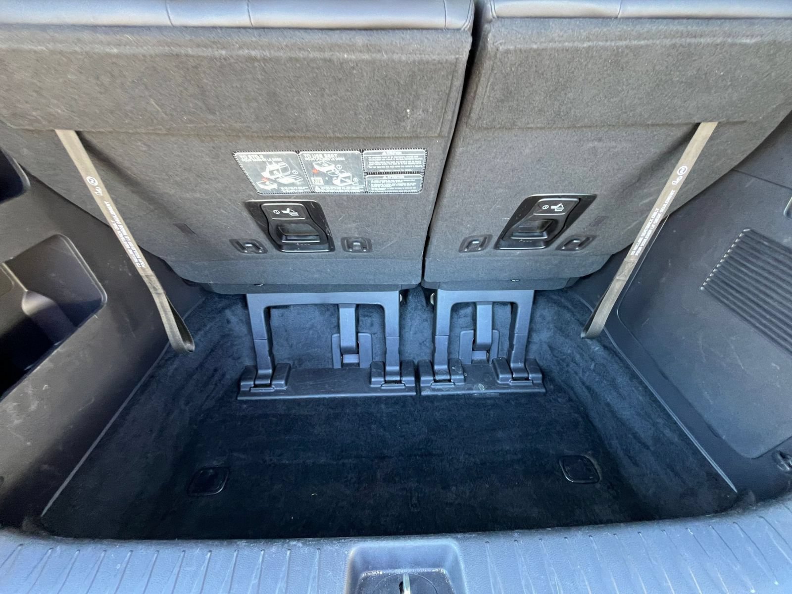 Used 2026 Kia Carnival FWD image 33
