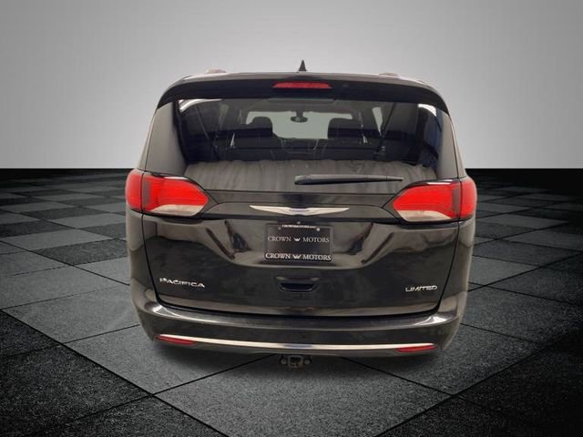 Used 2017 Chrysler Pacifica Limited w/ UConnect Theater Package FWD image 6