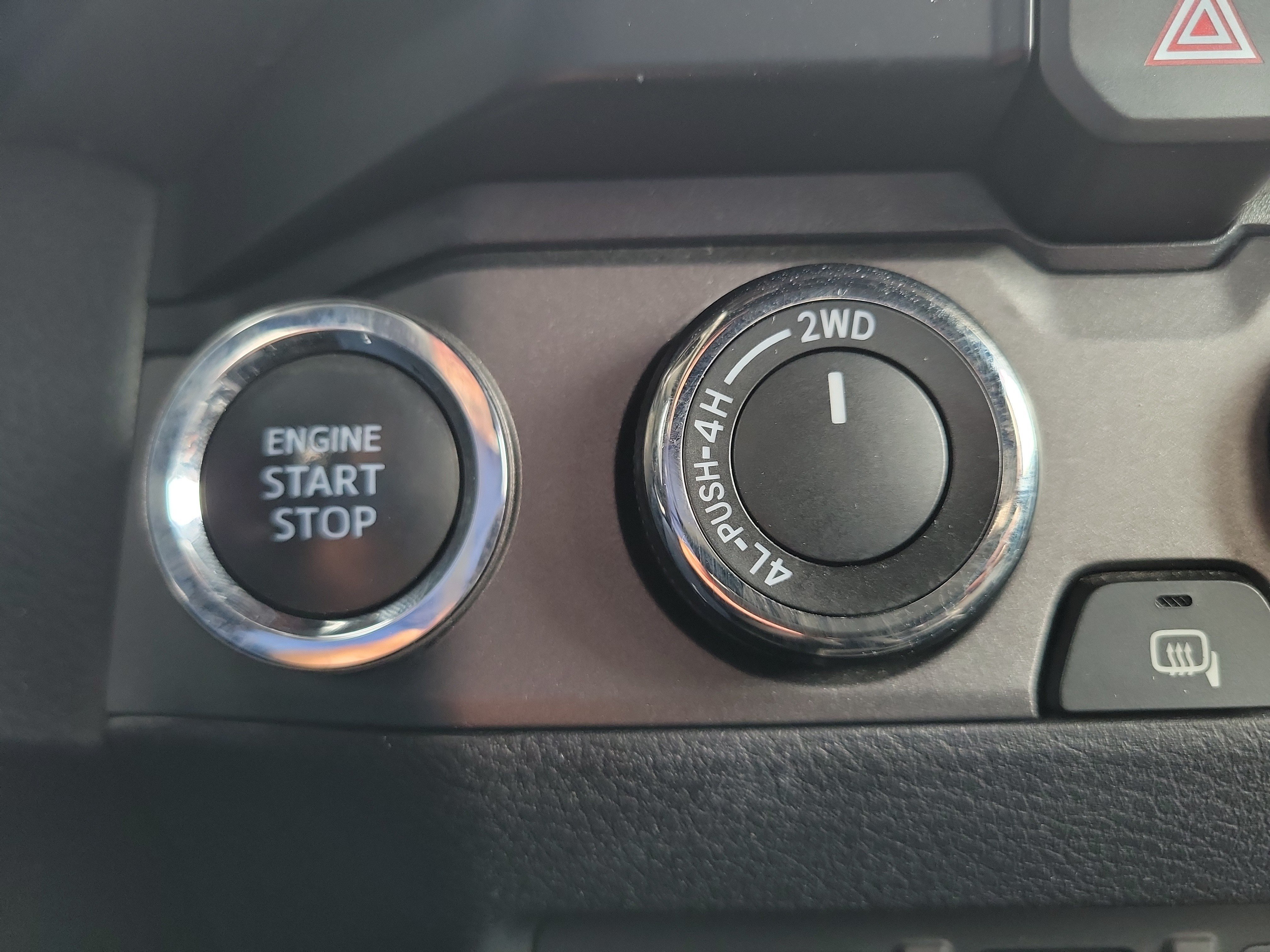 Used 2019 Toyota Tacoma TRD Sport AWD/4WD image 28