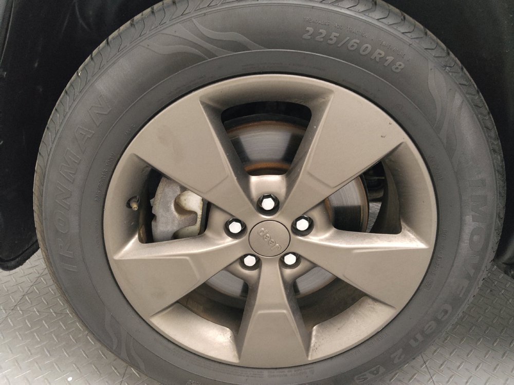 Used 2017 Jeep Cherokee 75th Anniversary image 31