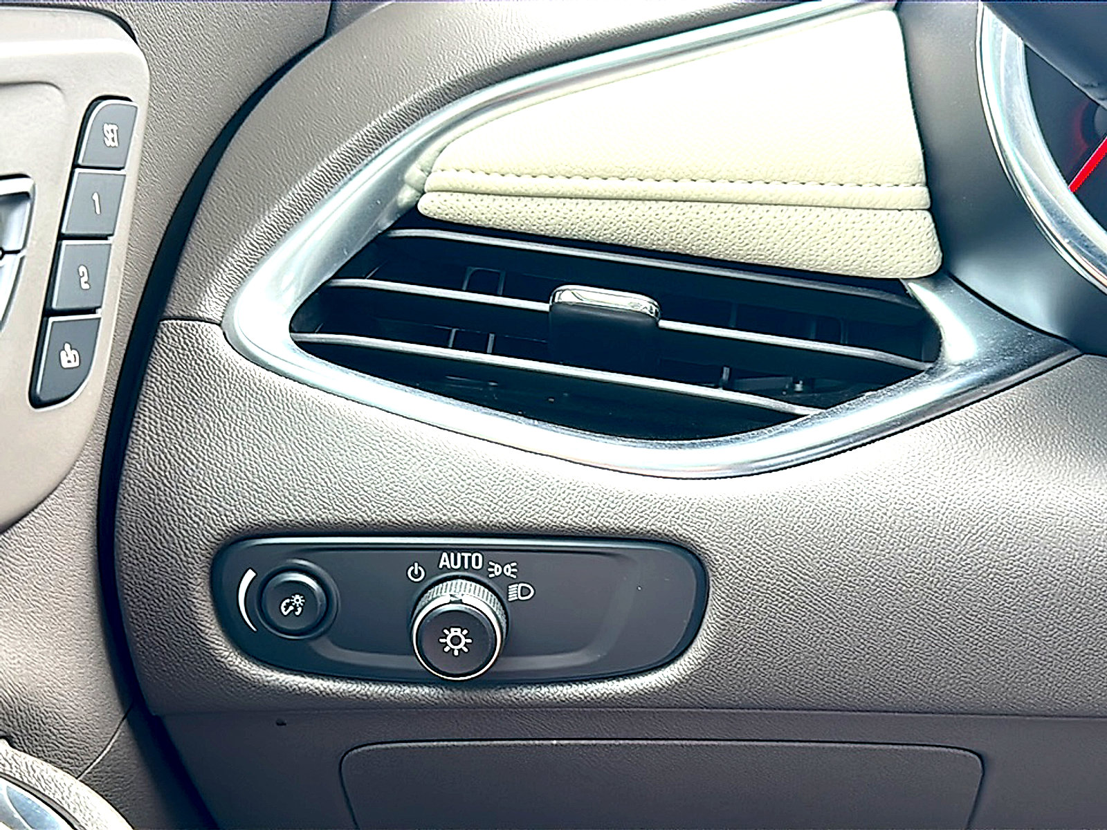 Used 2024 Chevrolet Malibu LT image 35