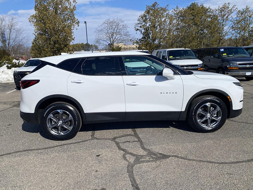 Used 2025 Chevrolet Blazer LT AWD/4WD image 30