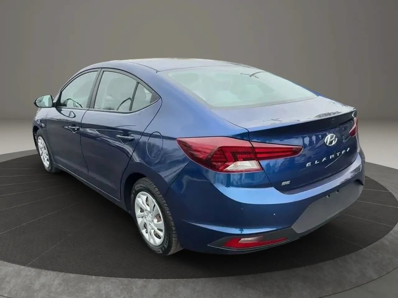 Used 2020 Hyundai Elantra SE FWD image 2