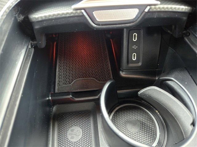 Used 2025 Mercedes-Benz GLC 300 4MATIC image 16