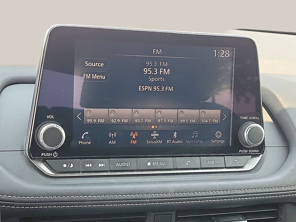 Used 2025 Nissan Rogue SV FWD image 15