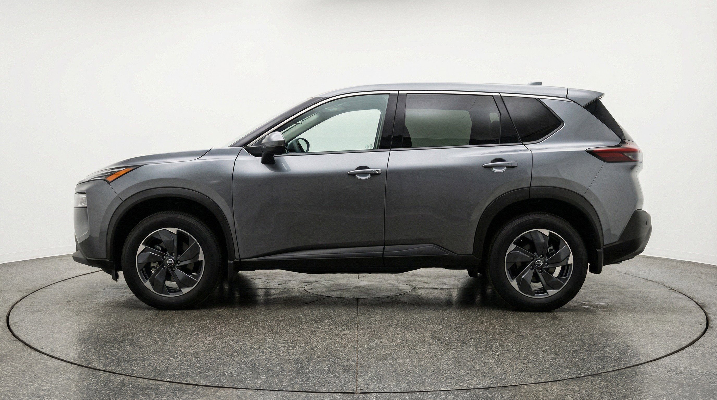 Used 2025 Nissan Rogue SV image 5