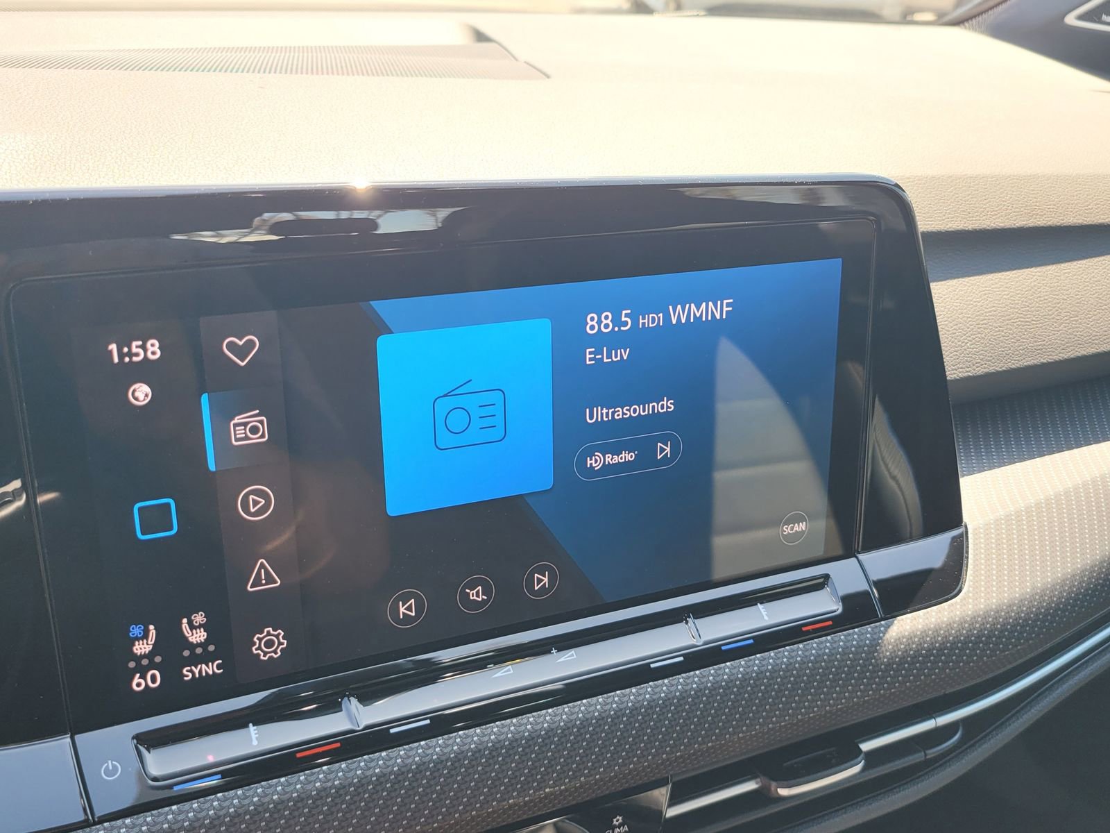 Used 2024 Volkswagen Golf R 2.0T image 24