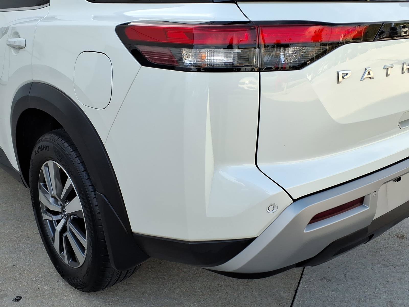 Used 2023 Nissan Pathfinder SL FWD image 18