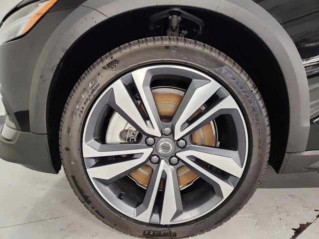 New 2026 Volvo V60 B5 Cross Country Plus w/ Protection Package Premier image 8