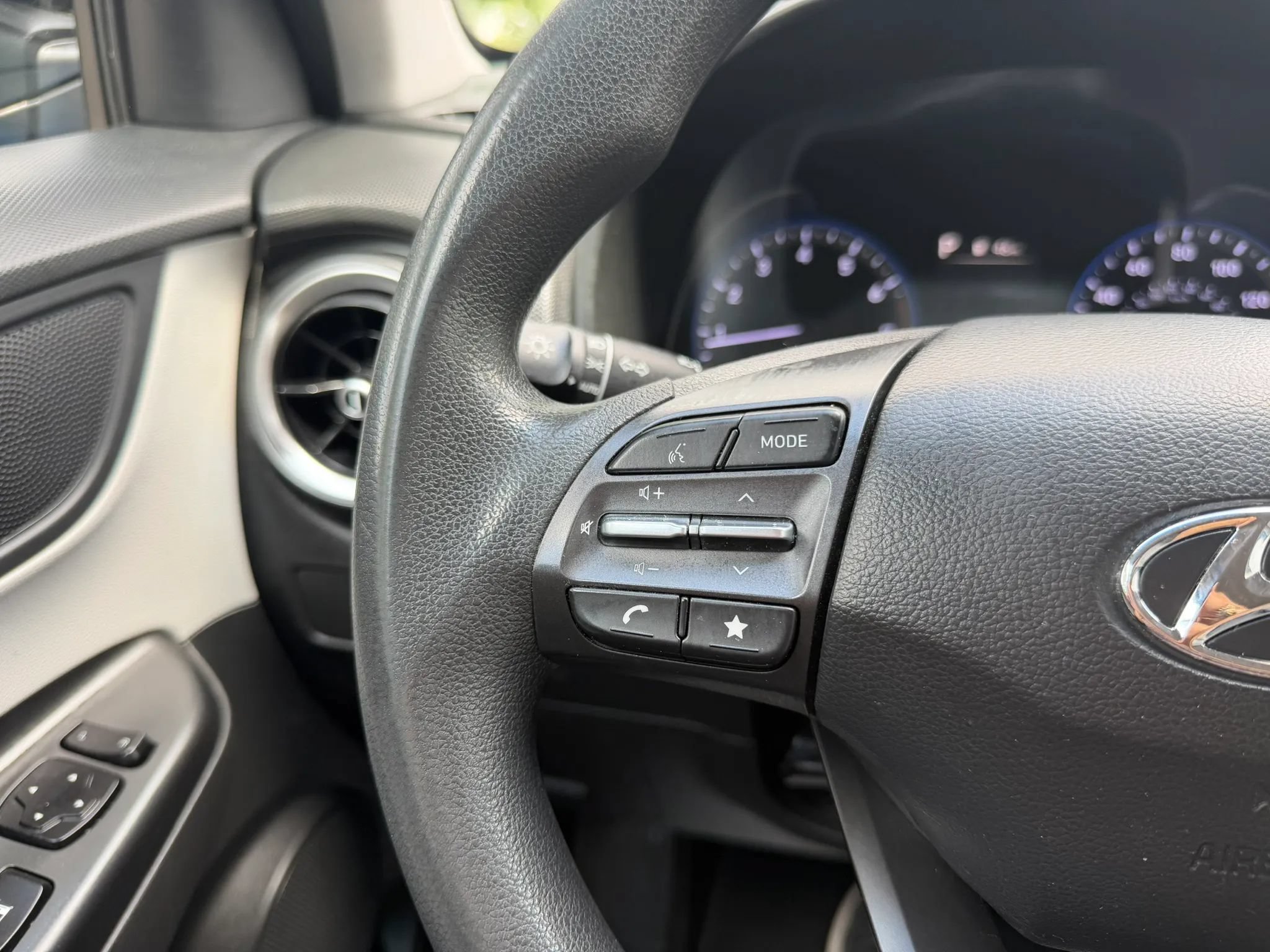 Used 2022 Hyundai Kona SEL FWD image 19