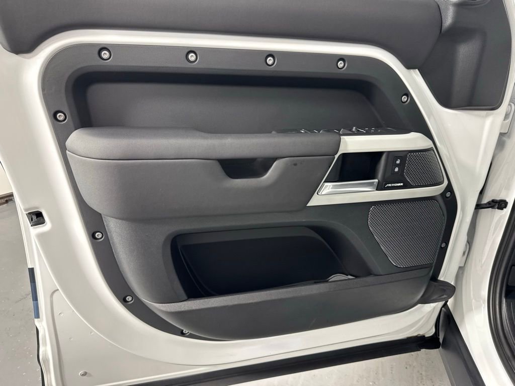 Used 2024 Land Rover Defender 110 S image 11