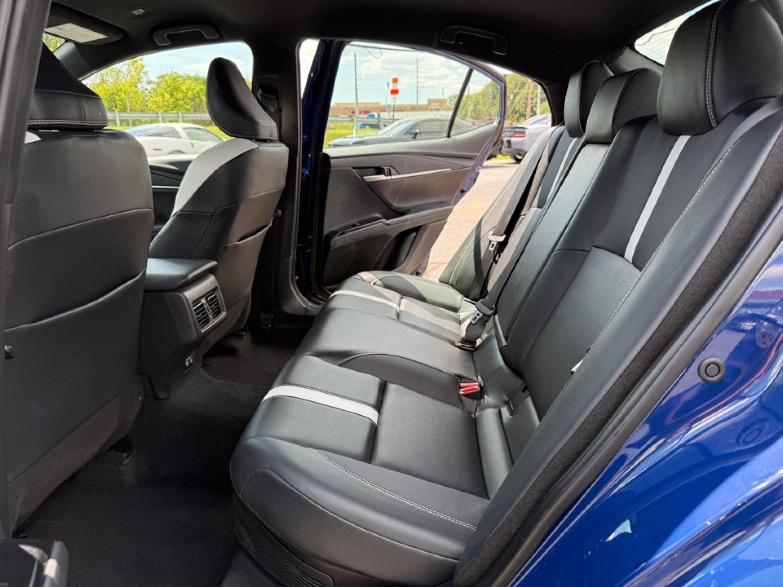 Used 2025 Toyota Camry SE FWD image 29