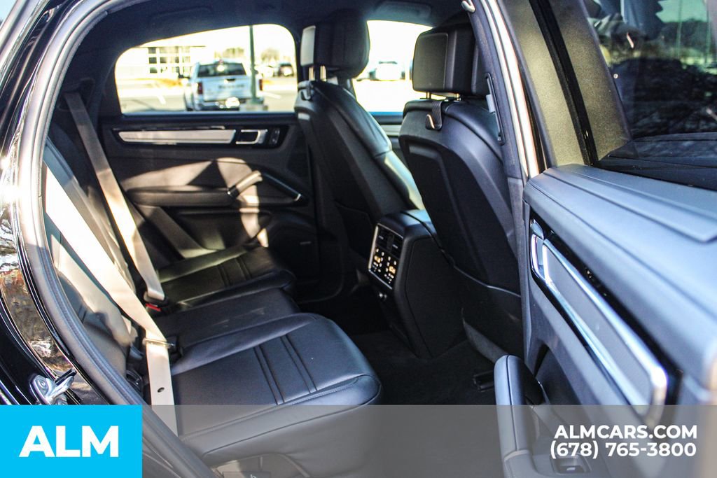 Used 2023 Porsche Cayenne Platinum Edition image 17