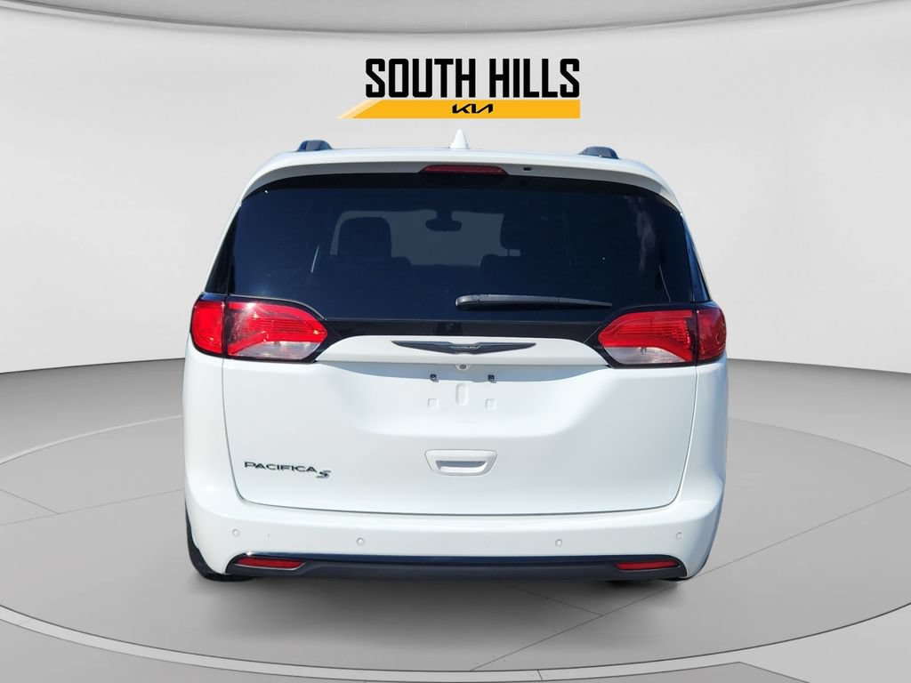 Used 2019 Chrysler Pacifica Touring-L Plus w/ S Appearance Package FWD image 4