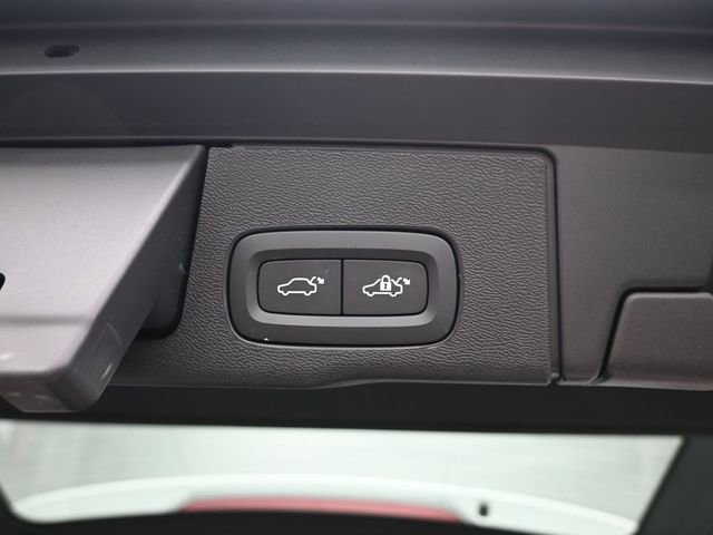 Used 2024 Volvo XC60 B5 Plus w/ Protection Package Premier image 31