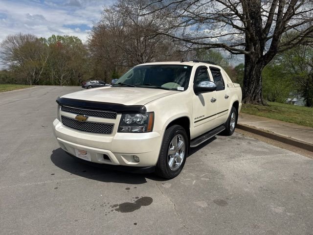 Used 2013 Chevrolet Avalanche LTZ image 3