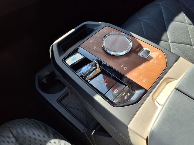 Used 2022 BMW iX xDrive50 w/ Premium Package image 8