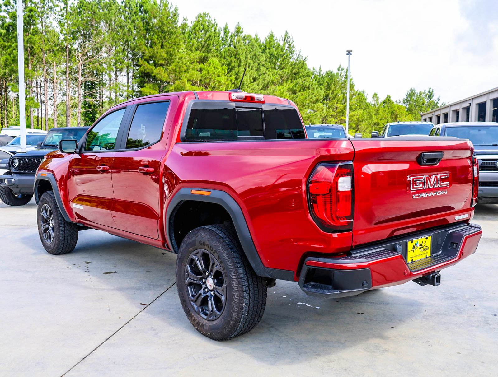 Used 2024 GMC Canyon Elevation w/ Elevation Premium Package RWD image 6