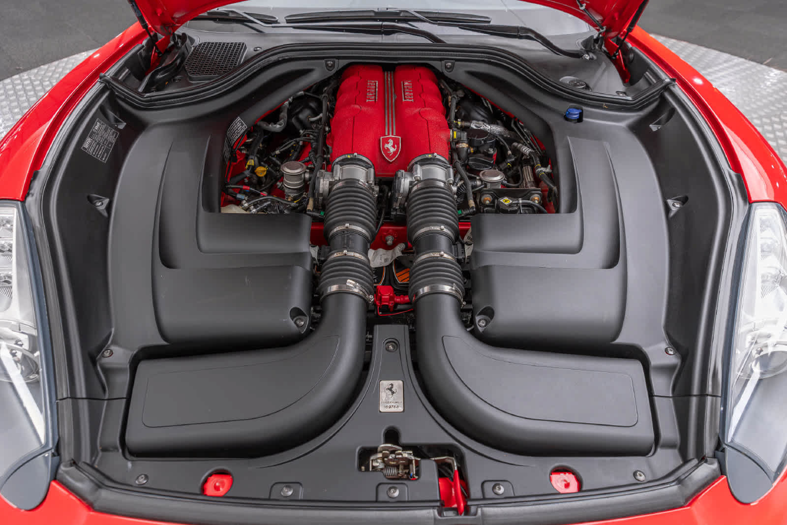 Used 2010 Ferrari California RWD image 48