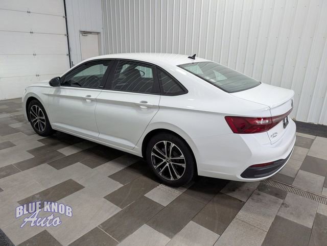 Used 2025 Volkswagen Jetta Sport image 2