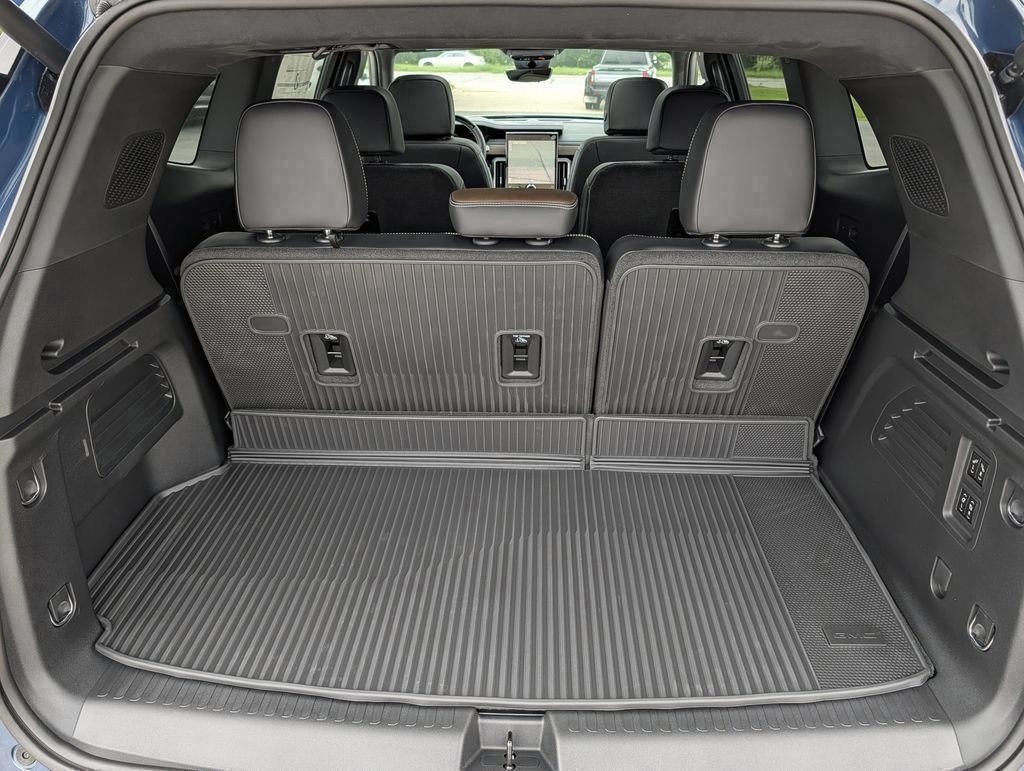New 2026 GMC Acadia Denali Ultimate w/ LPO, Floor Liner Package AWD/4WD image 38