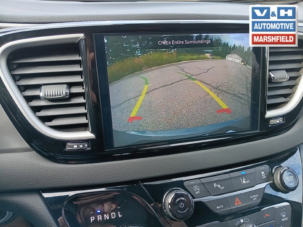 Used 2025 Chrysler Pacifica Select FWD image 10