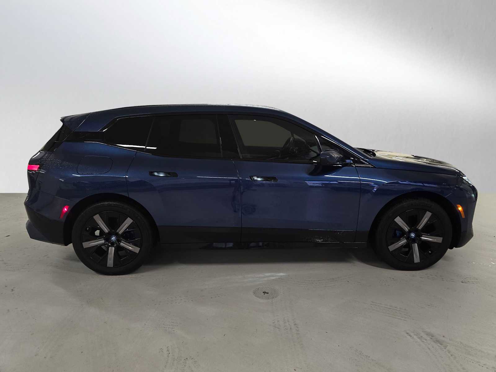 Used 2025 BMW iX xDrive50 w/ Premium Package image 2