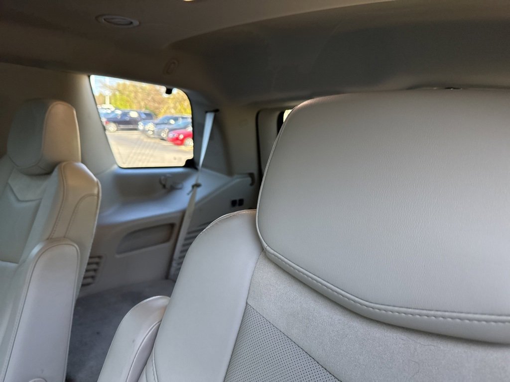 Used 2015 Cadillac Escalade Luxury image 11