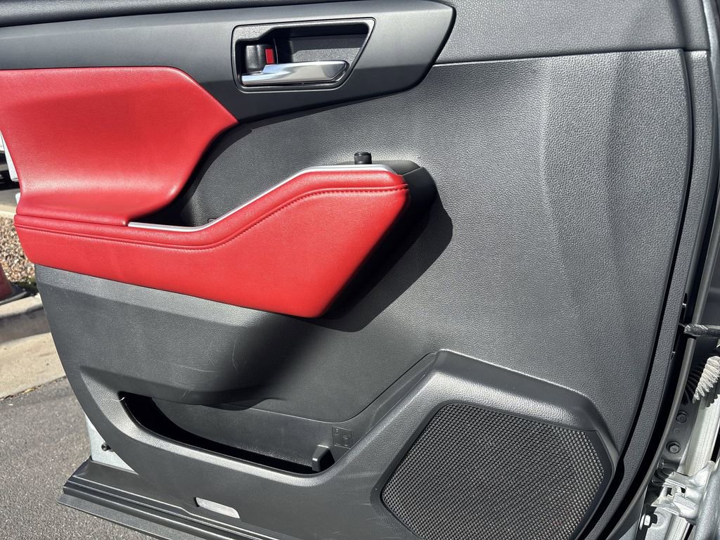 Used 2023 Toyota Highlander XSE image 23