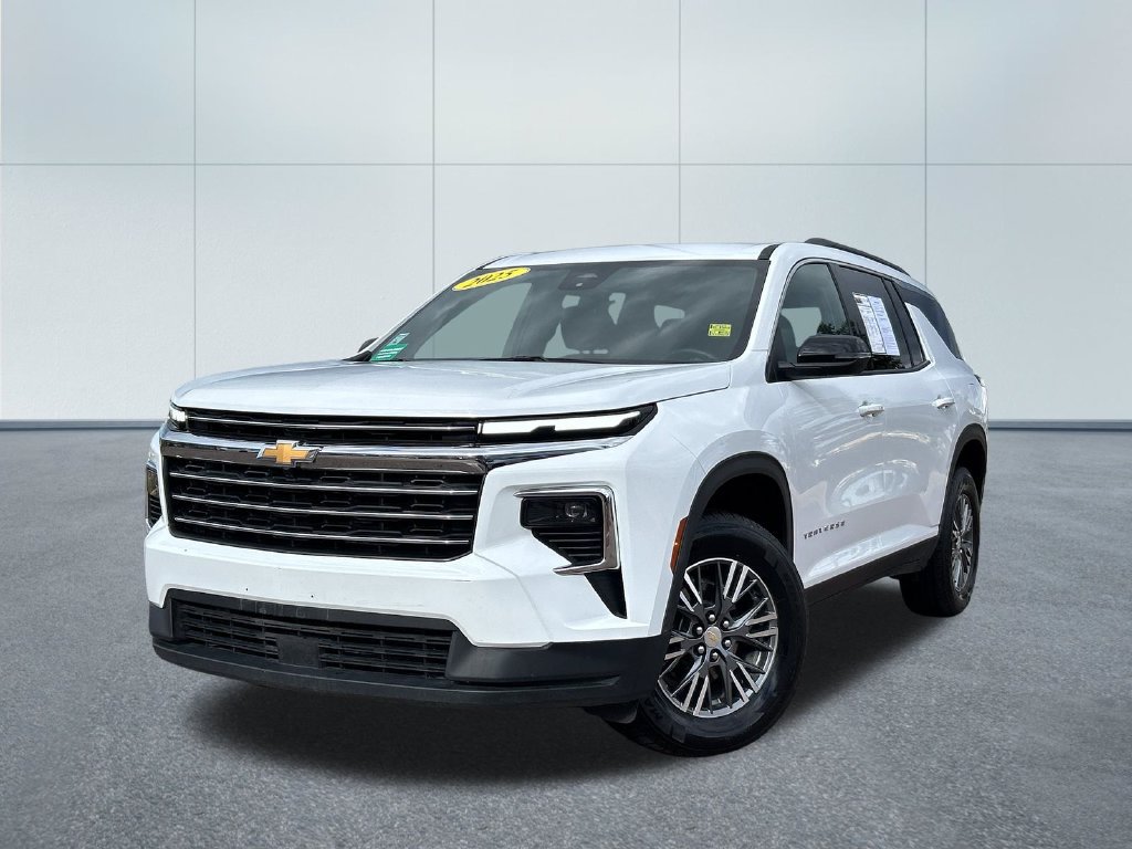 Used 2025 Chevrolet Traverse LT