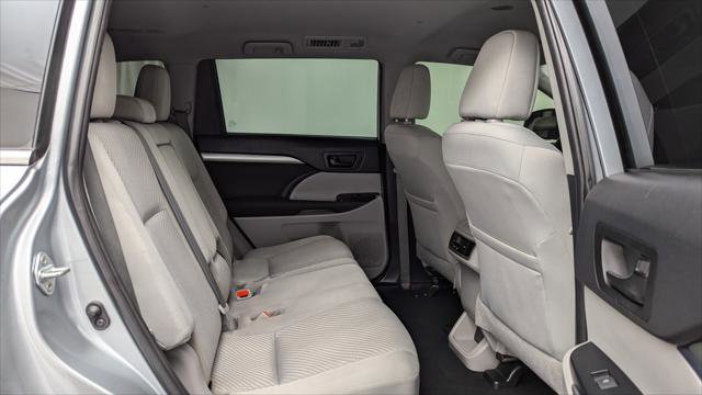Used 2019 Toyota Highlander LE image 18