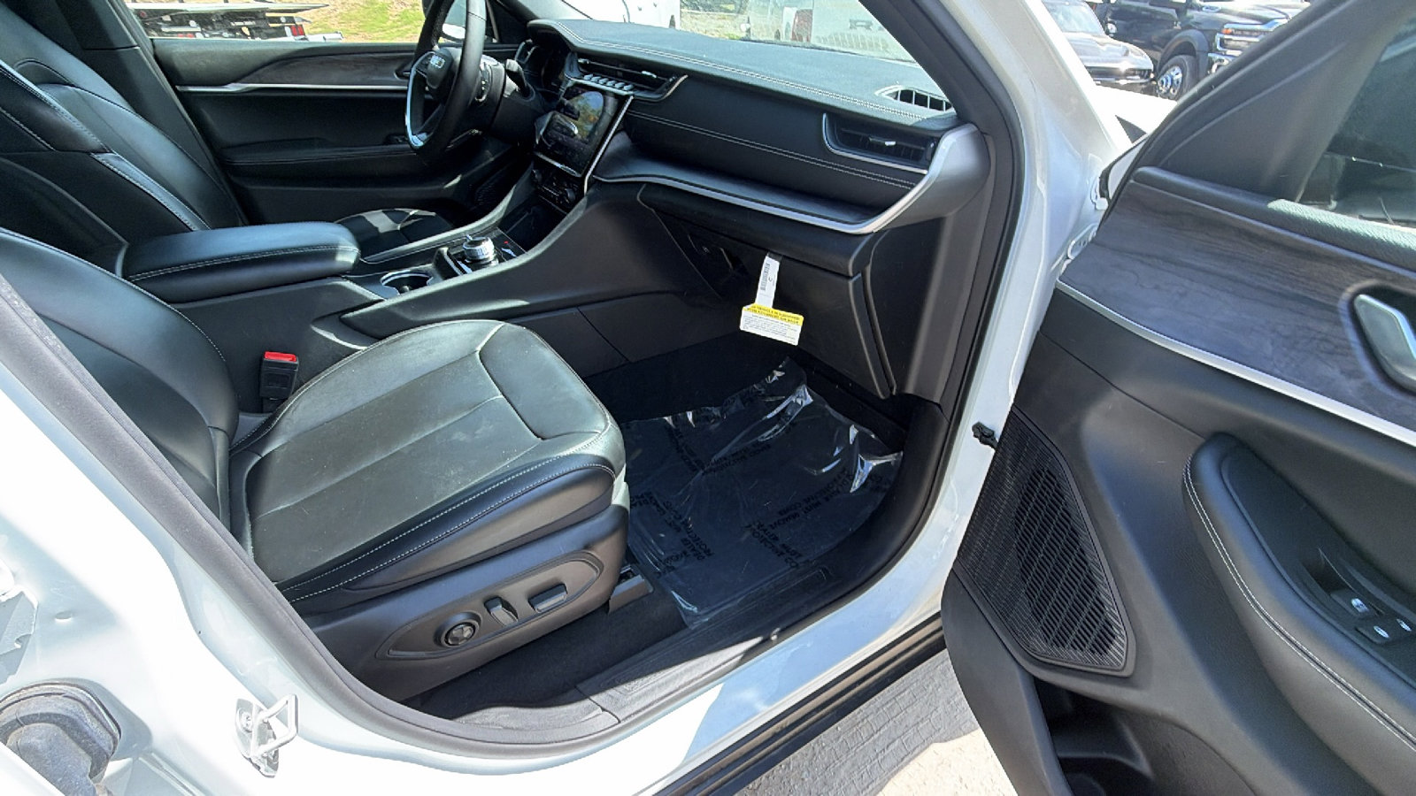 Used 2024 Jeep Grand Cherokee L Limited image 19