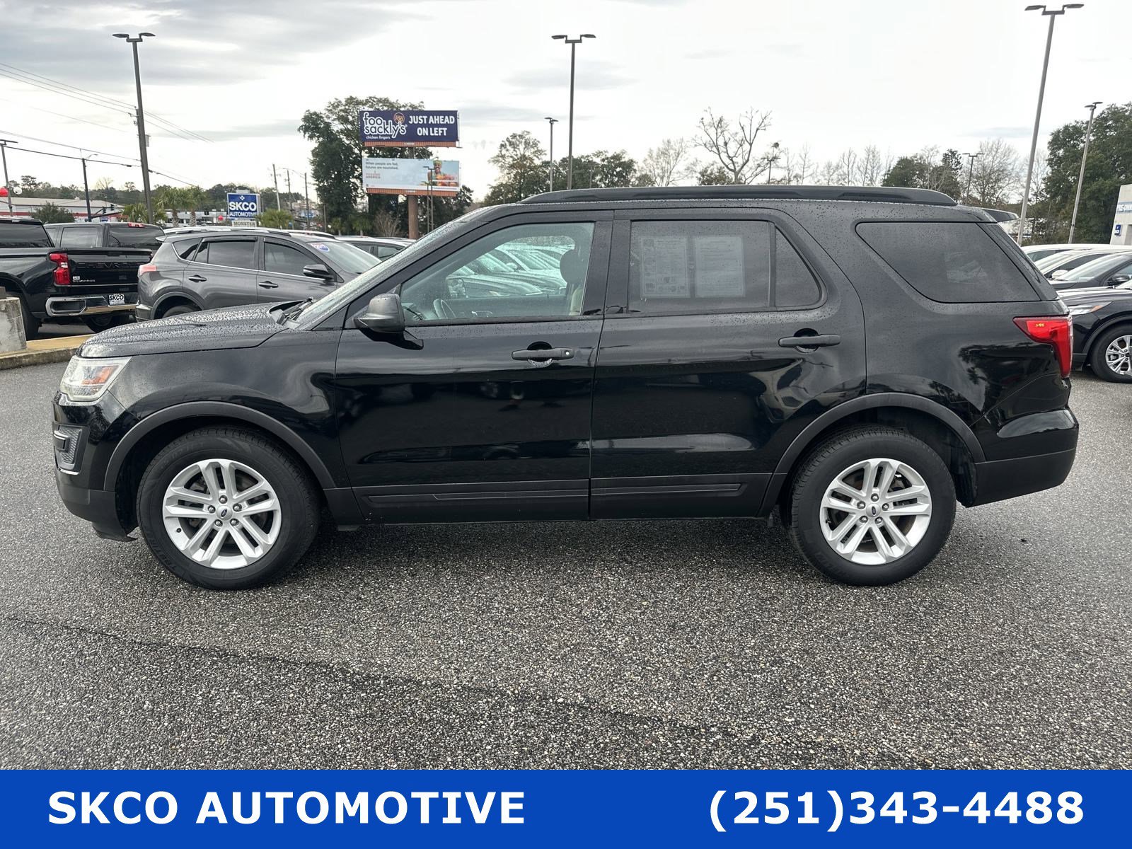Used 2016 Ford Explorer FWD image 2